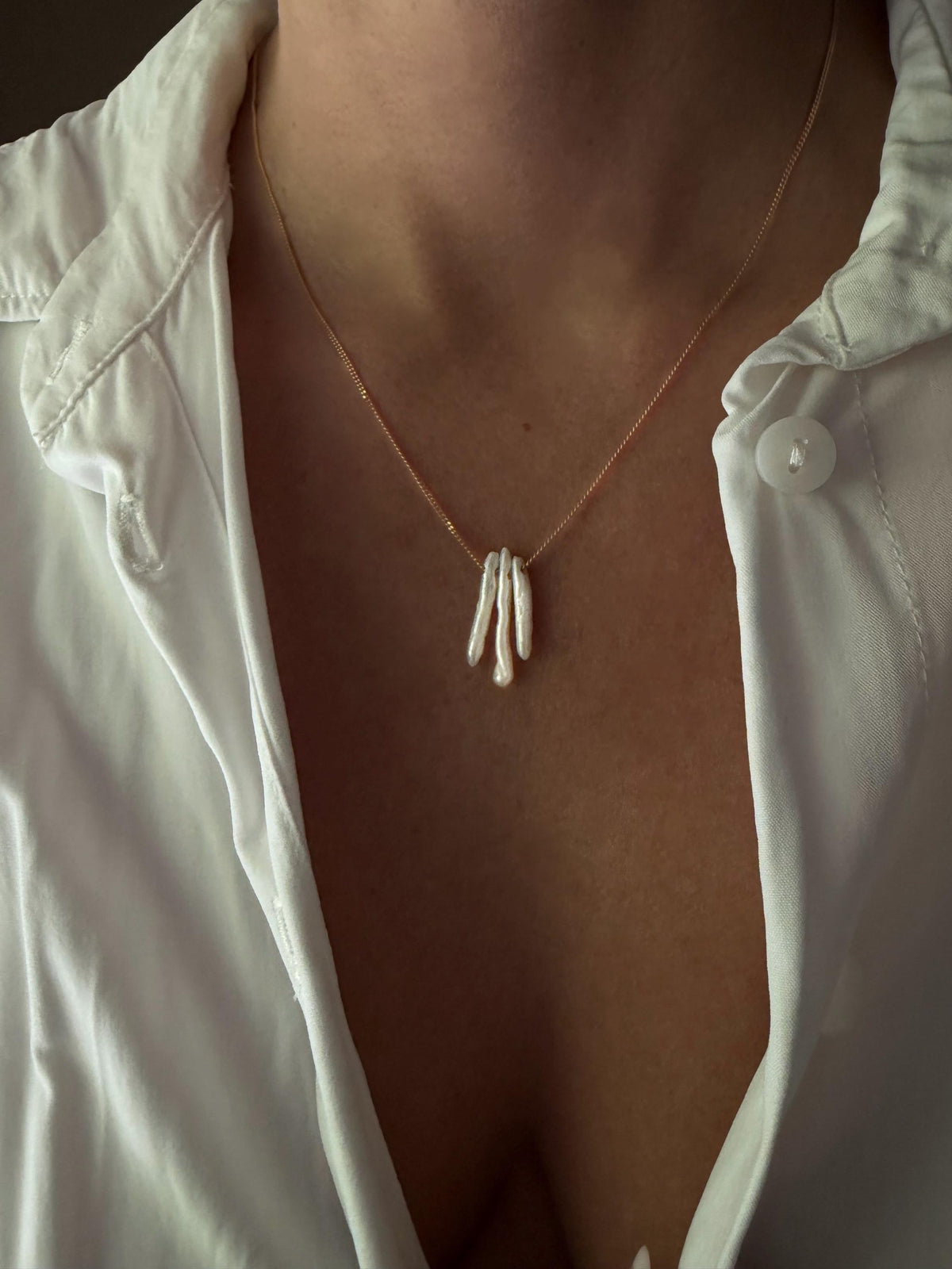 Floating pearls necklace : natural freshwater white baroque pearls on 18k gold filled chain - KathyRossJewelry