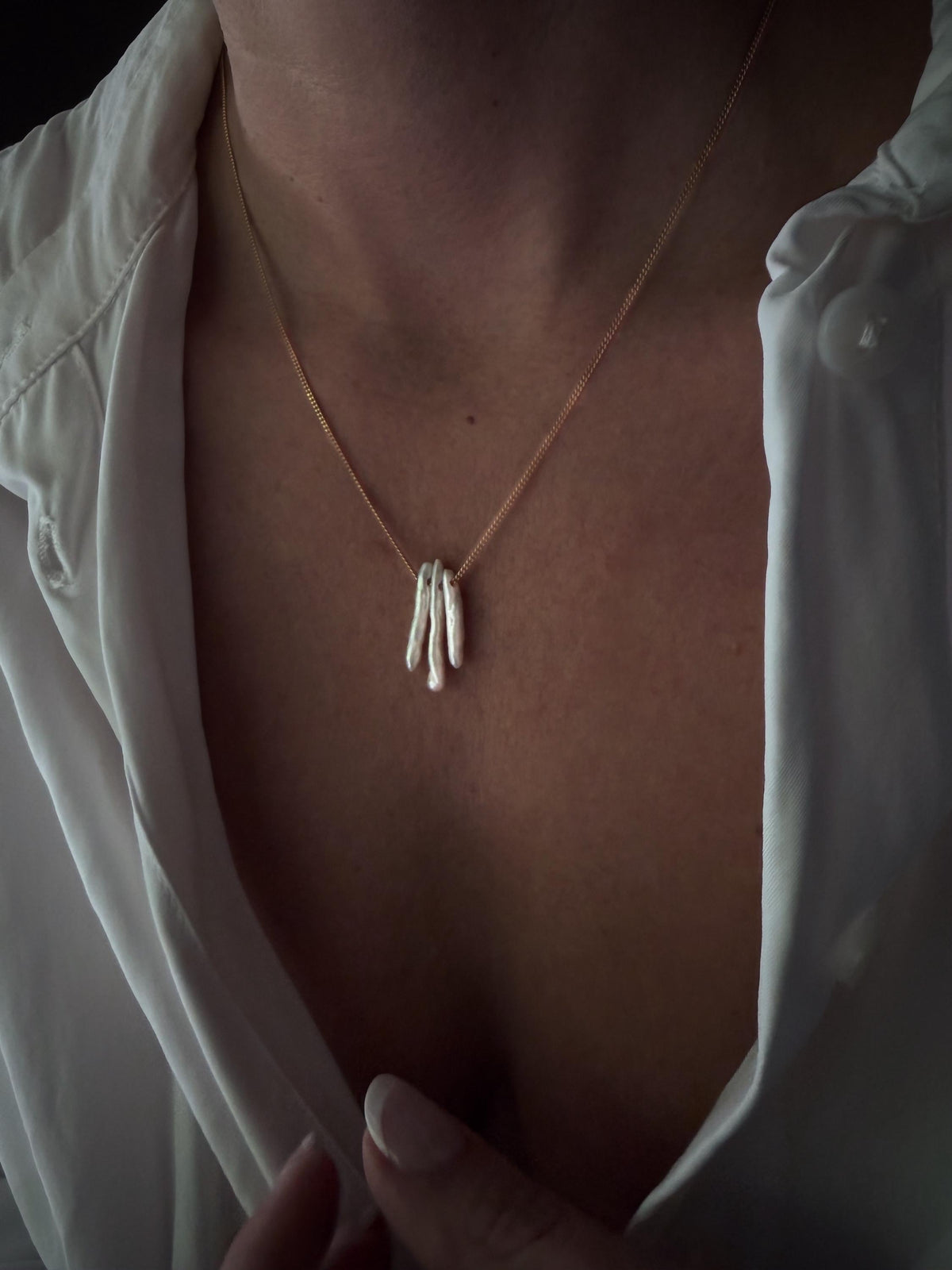 Floating pearls necklace : natural freshwater white baroque pearls on 18k gold filled chain - KathyRossJewelry