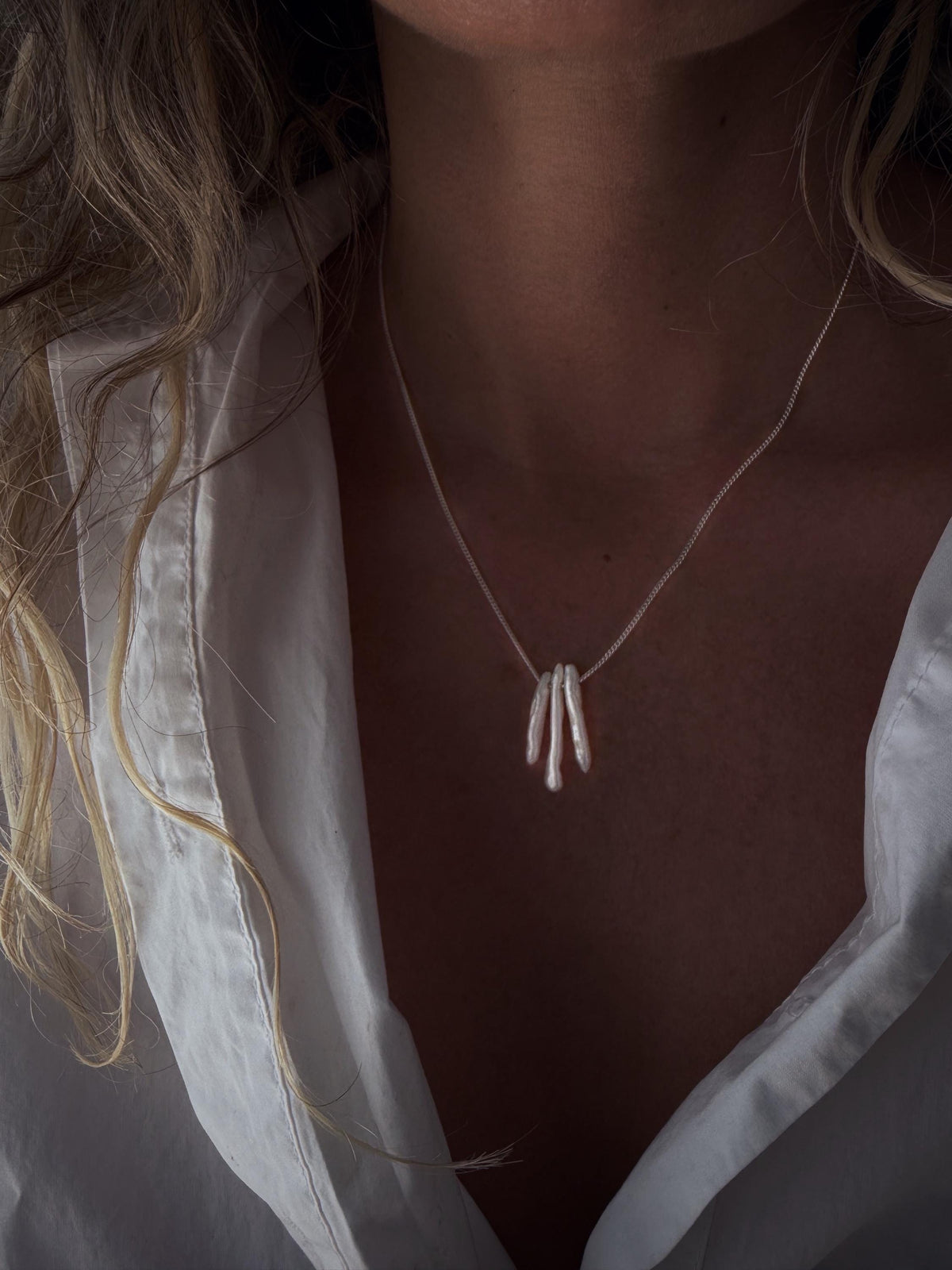 Floating pearls necklace : natural freshwater white baroque pearls on 18k gold filled chain - KathyRossJewelry